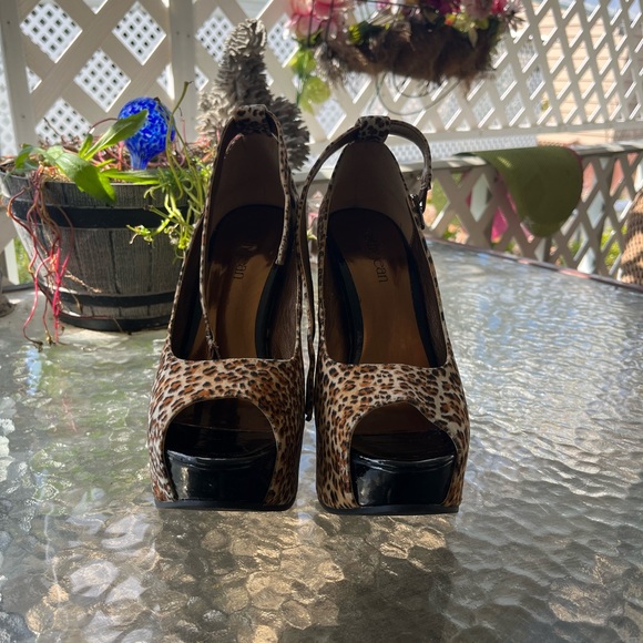 LEOPARD PRINT PLATFORM TYPE HEELS - Picture 3 of 6